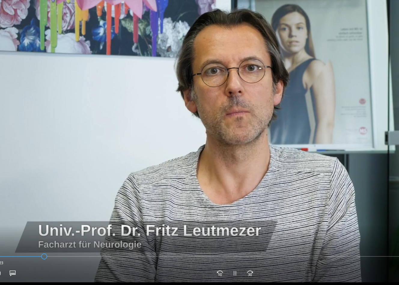 Univ. Prof. Dr. Fritz Leutmezer, Präsident der Österreichischen Multiple Sklerose Gesellschaft und Vizepräsident der Multiple Sklerose Gesellschaft Wien, schildert im Video, welchen Stellenwert der Welt-MS-Tag hat und was Menschen mit Multipler Sklerose aus medizinischer Sicht stark macht, wie er neuen Therapieoptionen gegenübersteht und was MS-Betroffene abseits von medikamentösen Therapien tun können, um ihr Wohlbefinden zu steigern.